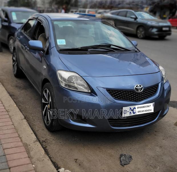 Toyota Yaris Base Hatchback 5dr 2010 Blue