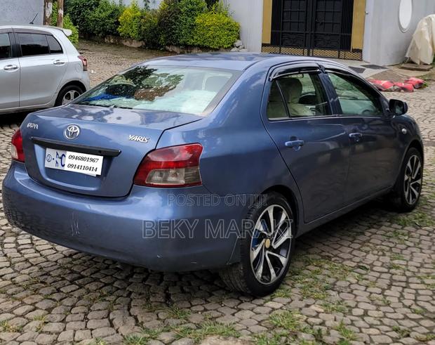 Toyota Yaris Base Hatchback 5dr 2010 Blue