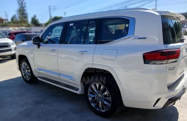 Toyota Land Cruiser 2023 White