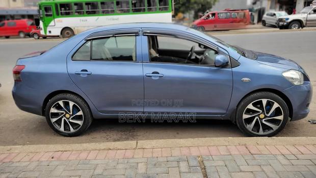 Toyota Yaris Base Hatchback 5dr 2010 Blue