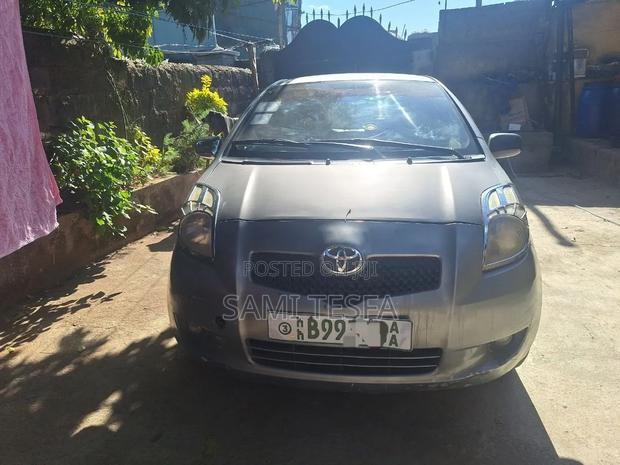 Toyota Vitz 2007 Gray