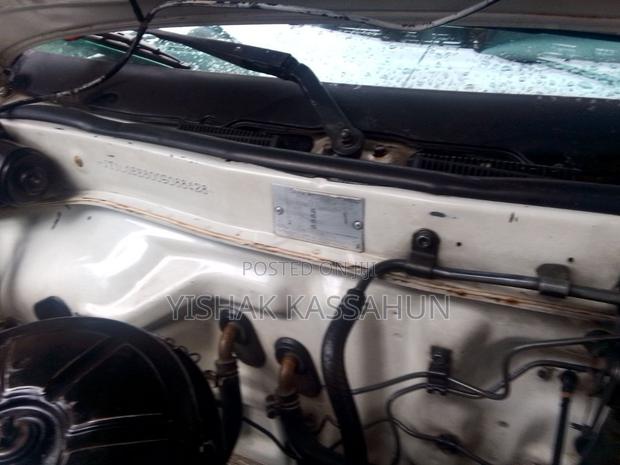 Toyota Corolla Altis 2000 White