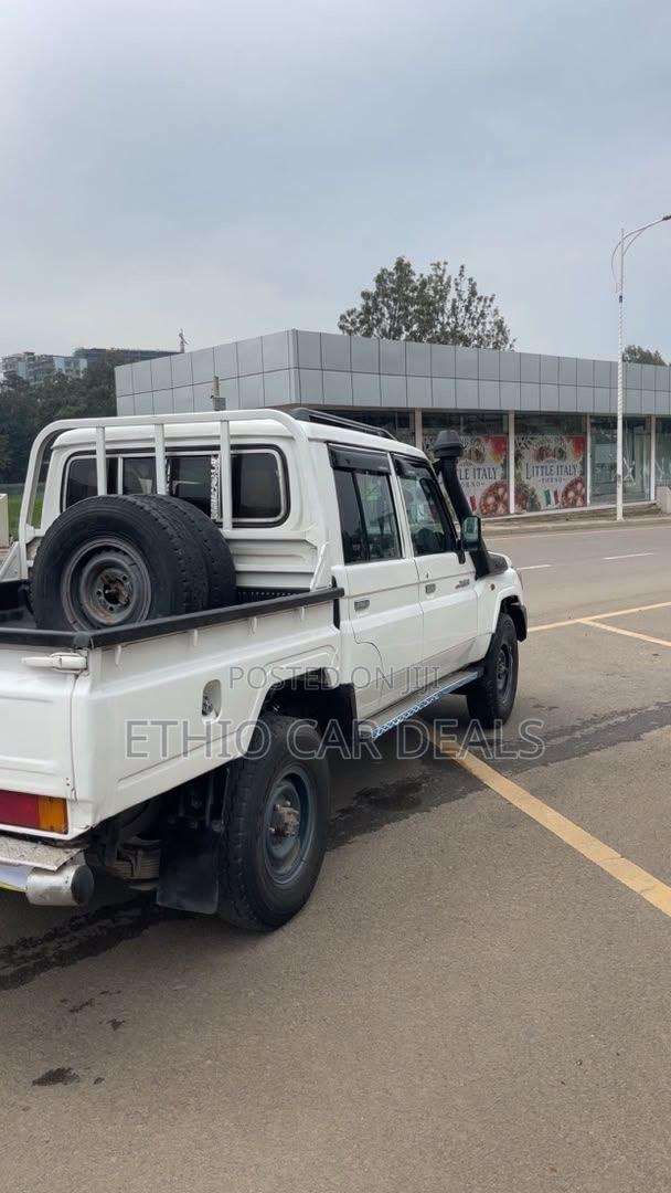 Toyota Land Cruiser 2014 White