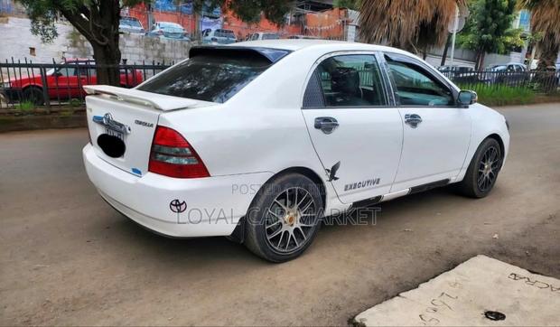 Toyota Corolla 2002 White