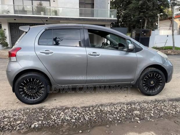 Toyota Yaris 2010 Gray