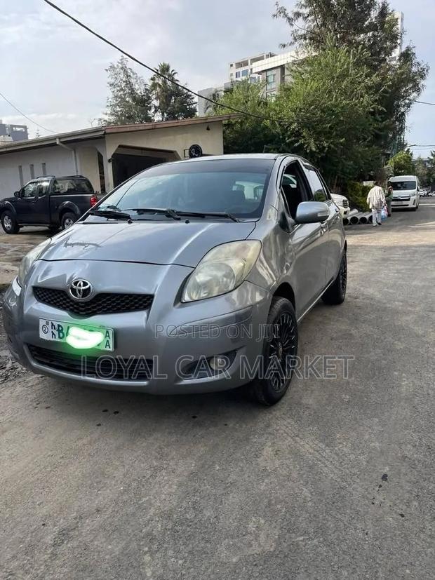 Toyota Yaris 2010 Gray