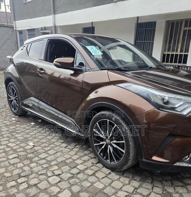 Toyota C-HR 2017 Brown