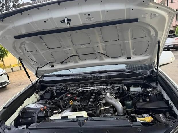 Toyota Land Cruiser Prado 2018 White