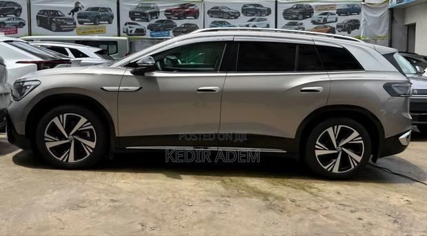 Volkswagen ID.6 2024 Gray