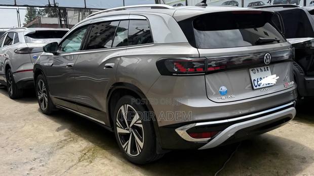 Volkswagen ID.6 2024 Gray
