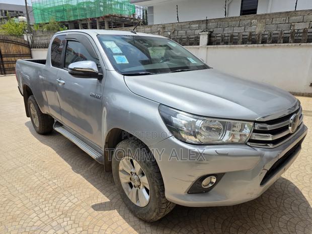 Toyota Hilux 2017 Silver
