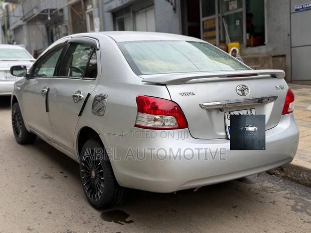Toyota Belta 2007 Silver