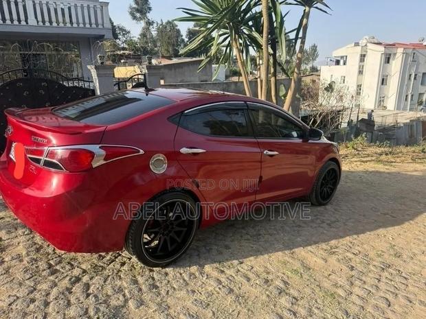 Hyundai Elantra 2012 Red
