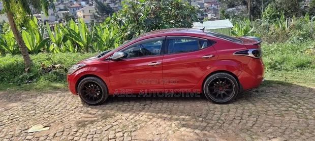 Hyundai Elantra 2012 Red