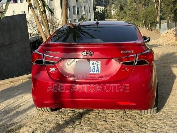 Hyundai Elantra 2012 Red