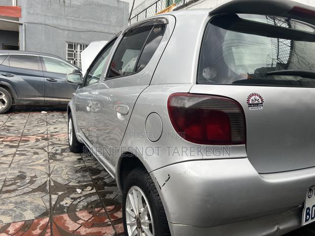 Toyota Vitz 1.0 FWD 5dr 2001 Silver