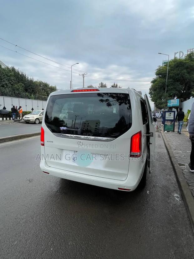 Mercedes-Benz V-Class 2022 White