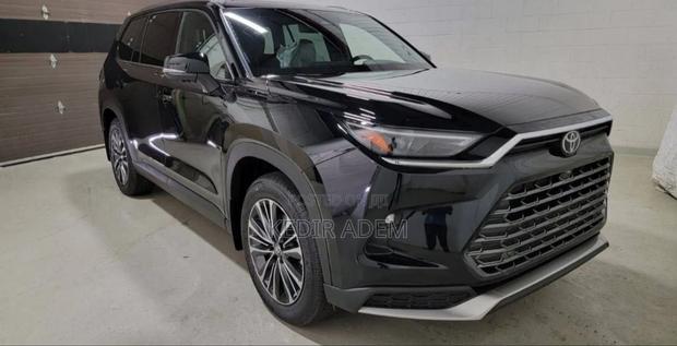 Toyota Grand Highlander Hybrid 2025 Black