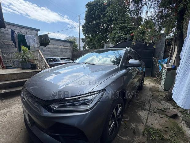 BYD E2 43 kWh 94 hp FWD 2025 Silver