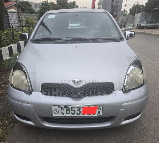 Toyota Vitz 2004 Silver