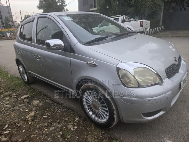 Toyota Vitz 2004 Silver