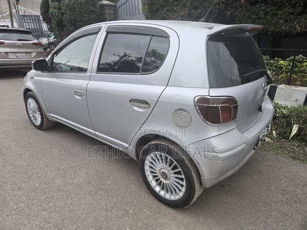 Toyota Vitz 2004 Silver