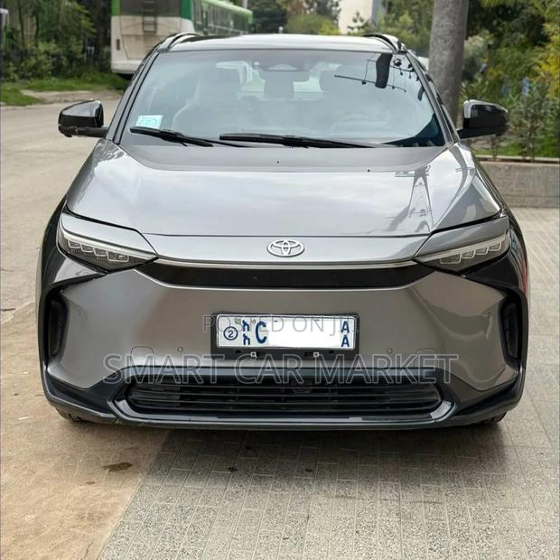Toyota bZ4X 71.4 kWh AWD 2023 Gray