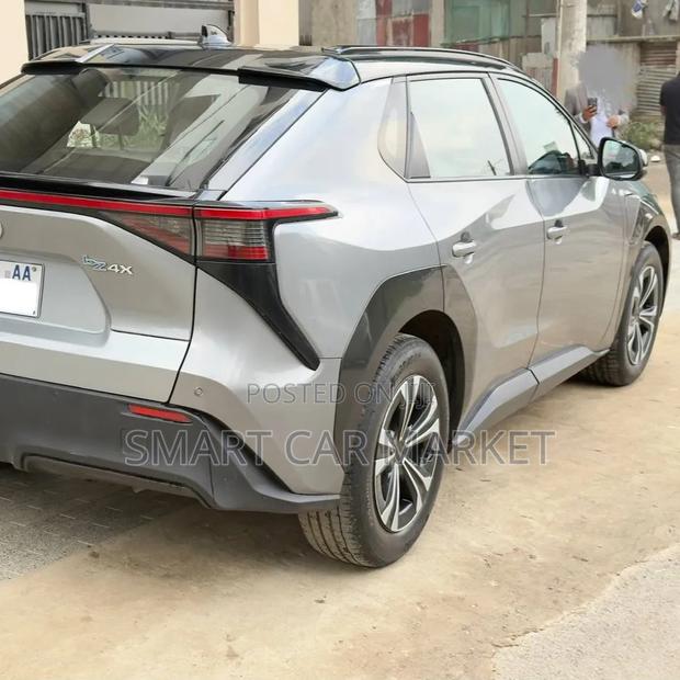 Toyota bZ4X 71.4 kWh AWD 2023 Gray