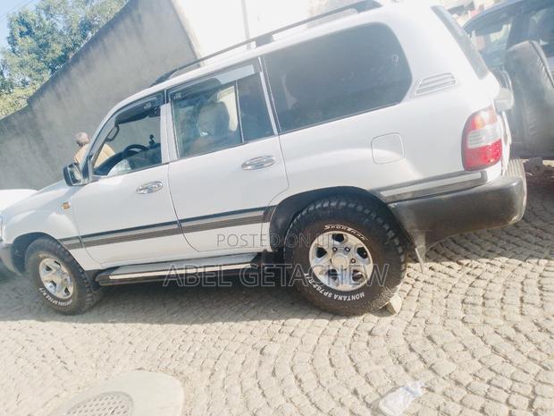 Toyota Land Cruiser 4x4 2004 White