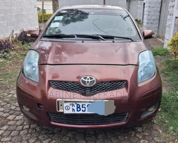 Toyota Vitz 1.0 FWD 5dr 2010 Burgundy
