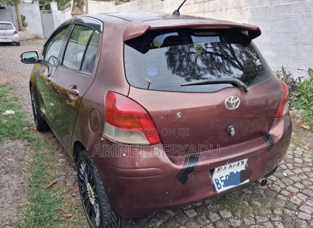 Toyota Vitz 1.0 FWD 5dr 2010 Burgundy