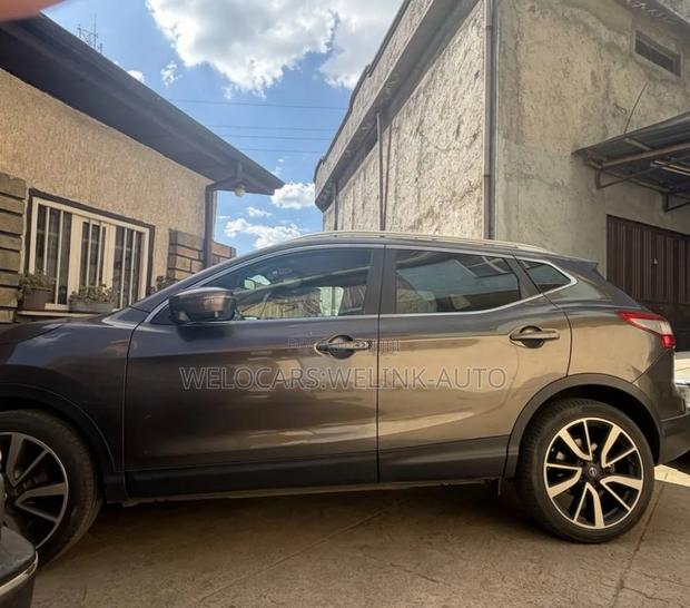 Nissan Qashqai 2023 Brown