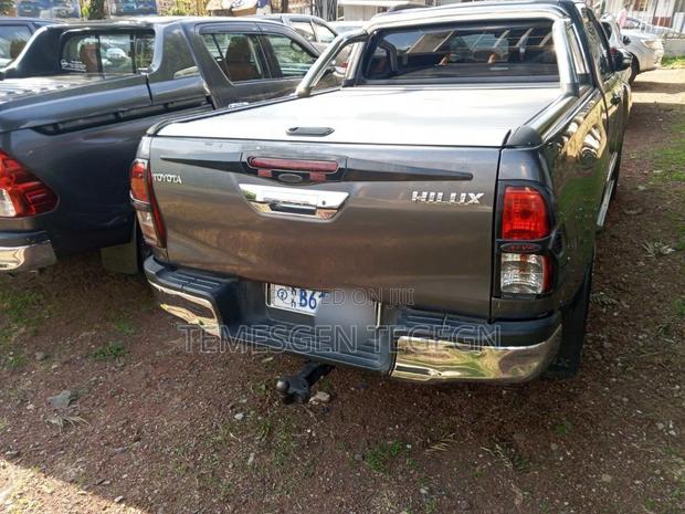 Toyota Hilux 2017 Gray