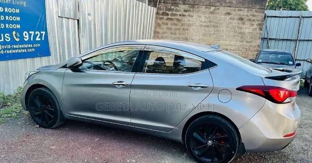 Hyundai Avante 2013