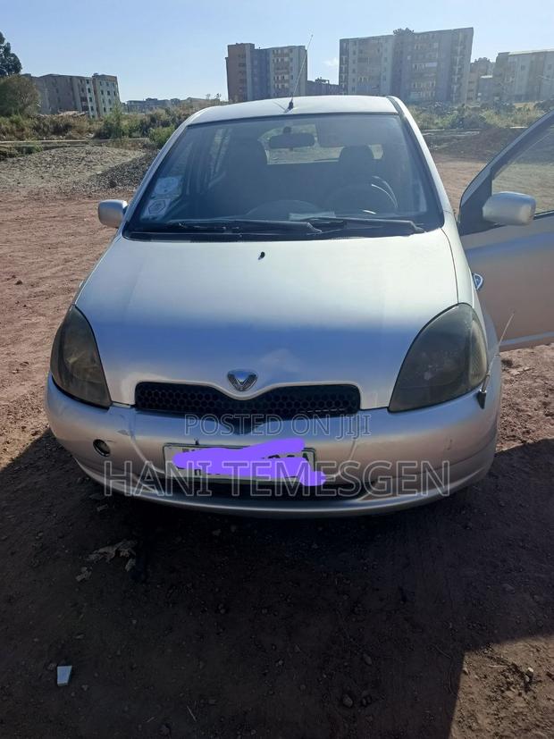 Toyota Vitz 2001 Silver