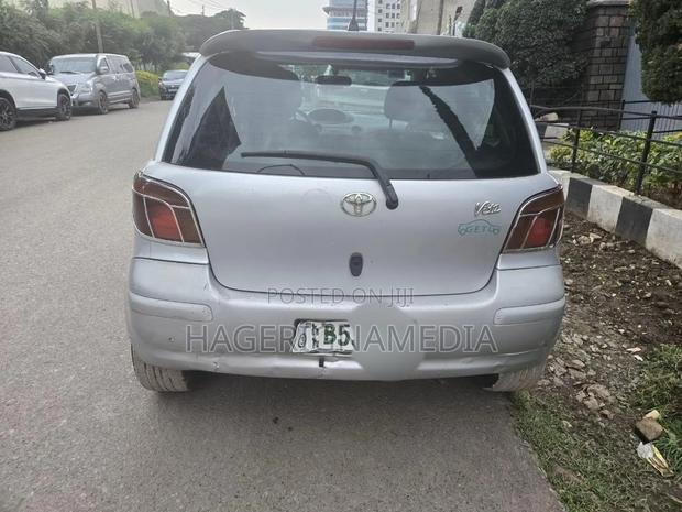 Toyota Vitz 2004 Silver