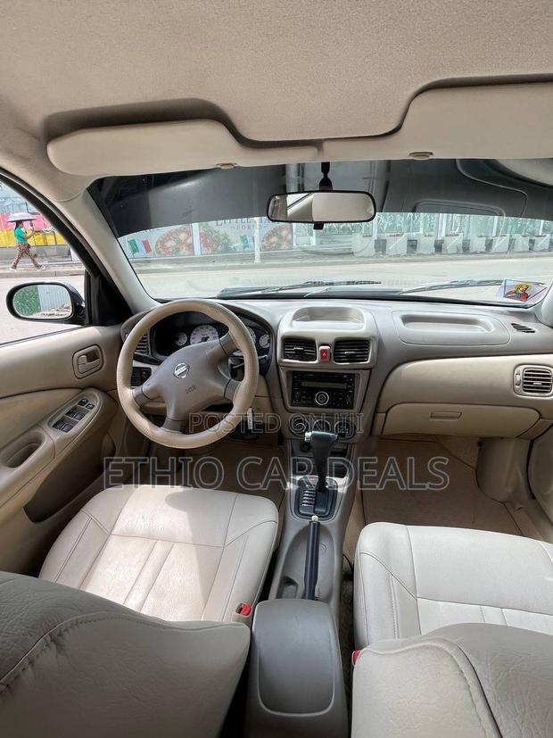 Nissan Sunny 2010 Black