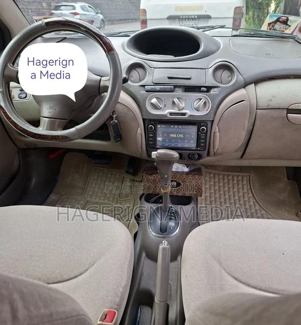 Toyota Platz 2005 Silver