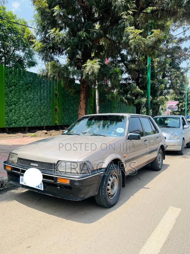 Toyota Corolla 1986 Gray