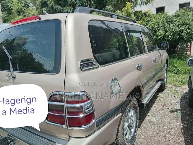 Toyota Land Cruiser 2004 Beige