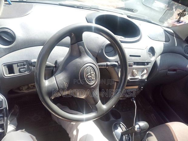 Toyota Vitz 2004 Blue