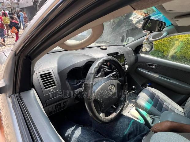 Toyota Hilux 2010 Silver