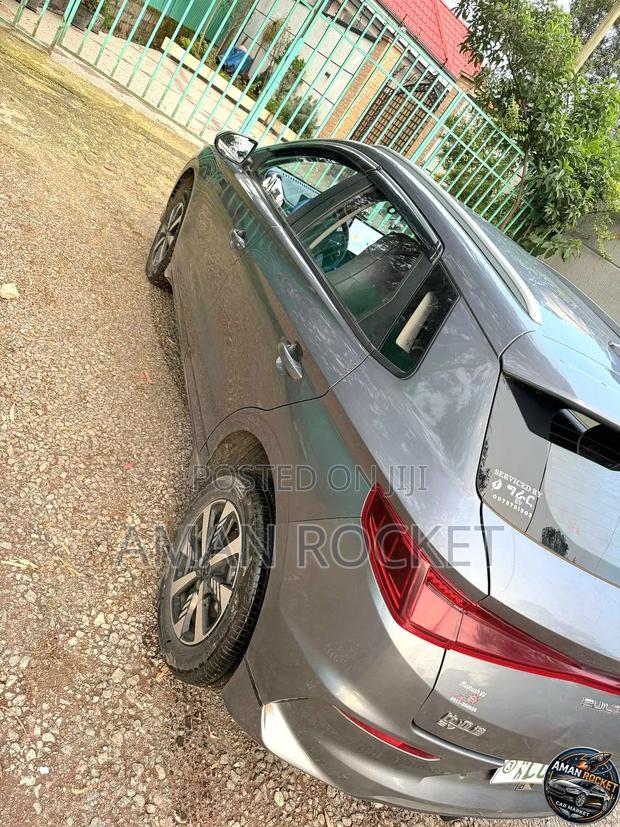 BYD E2 43 kWh 94 hp FWD 2025 Silver