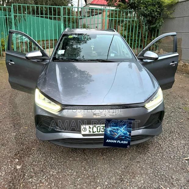 BYD E2 43 kWh 94 hp FWD 2025 Silver
