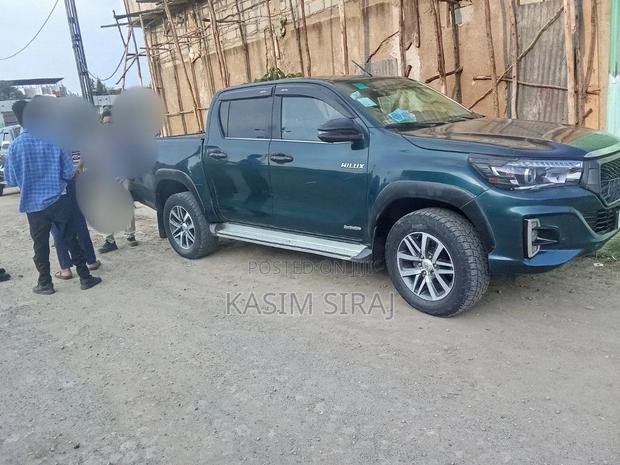 Toyota Hilux 2020 Blue