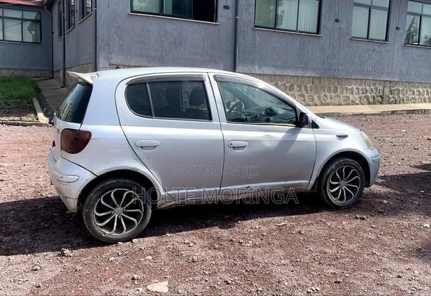 Toyota Vitz 2004 Silver