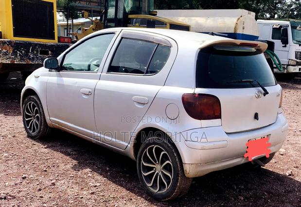 Toyota Vitz 2004 Silver