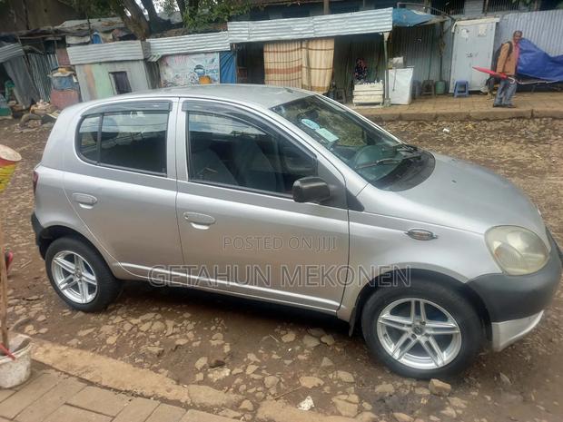 Toyota Yaris 1.4 2002 Silver