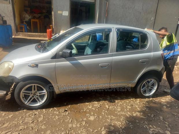 Toyota Yaris 1.4 2002 Silver