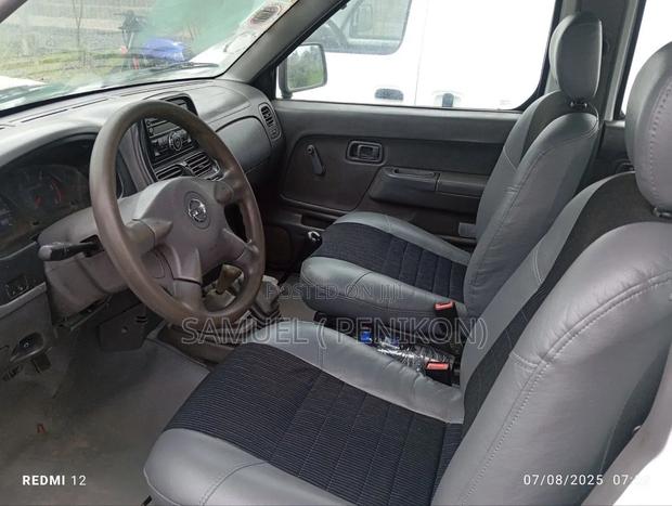 Nissan Hardbody 2012 White